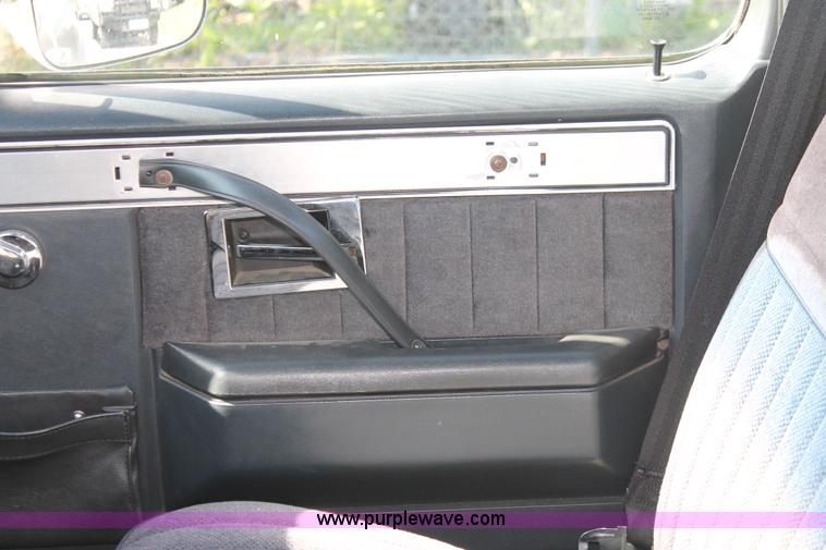 image for item H3504 1986 GMC Sierra Classic 1500 pickup truck