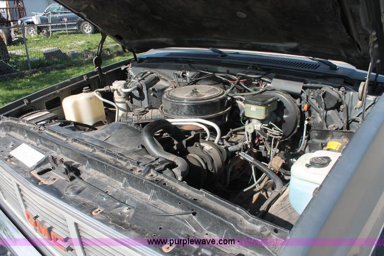 image for item H3504 1986 GMC Sierra Classic 1500 pickup truck