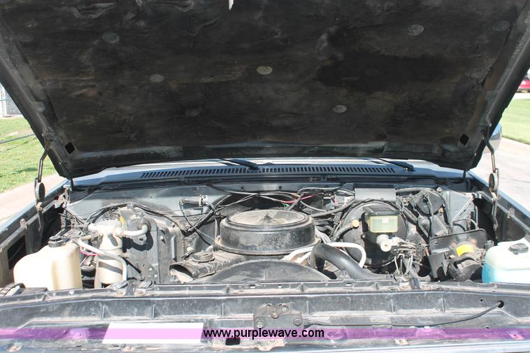 image for item H3504 1986 GMC Sierra Classic 1500 pickup truck