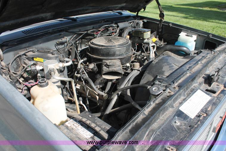 image for item H3504 1986 GMC Sierra Classic 1500 pickup truck