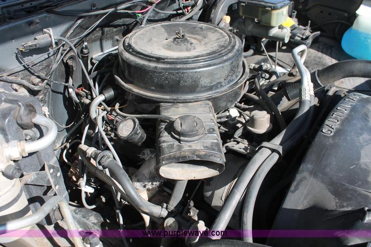 image for item H3504 1986 GMC Sierra Classic 1500 pickup truck