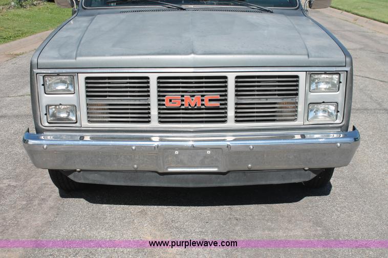 image for item H3504 1986 GMC Sierra Classic 1500 pickup truck