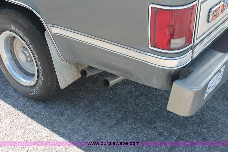 image for item H3504 1986 GMC Sierra Classic 1500 pickup truck