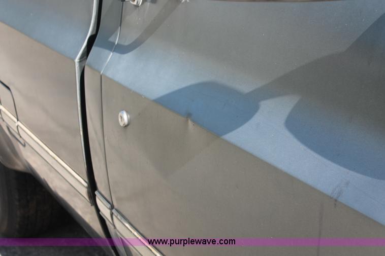 image for item H3504 1986 GMC Sierra Classic 1500 pickup truck