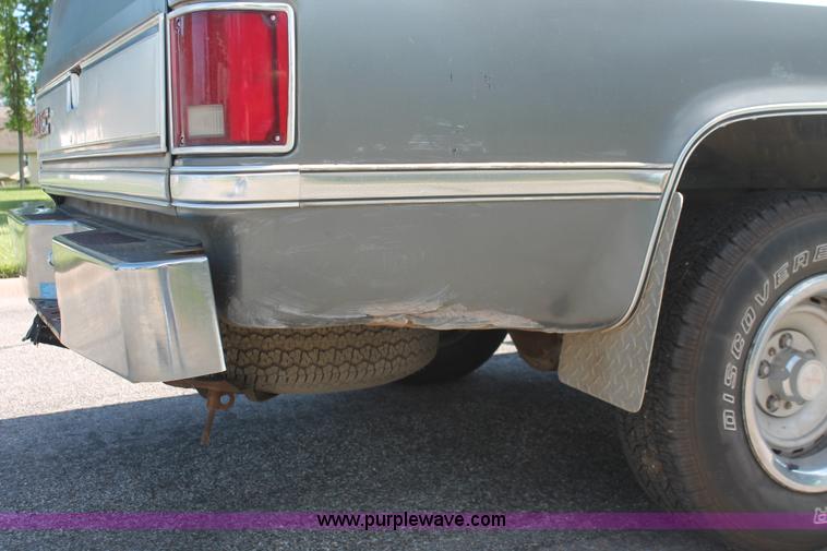 image for item H3504 1986 GMC Sierra Classic 1500 pickup truck