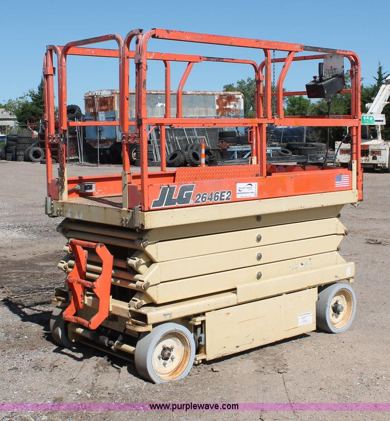 image for item H3553 2001 JLG 2646E2 scissor lift