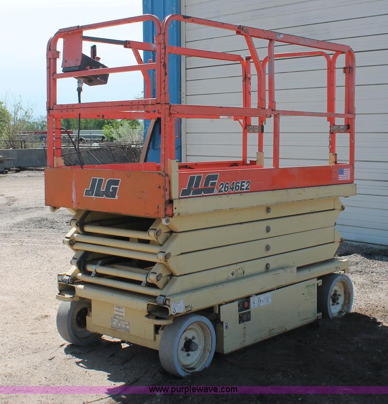 image for item H3553 2001 JLG 2646E2 scissor lift