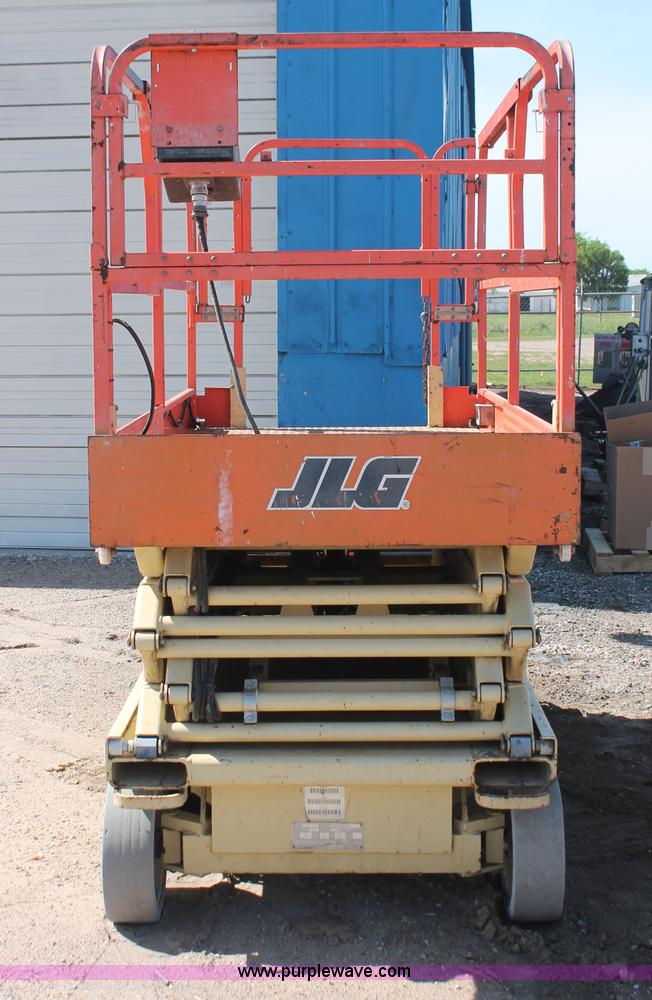 image for item H3553 2001 JLG 2646E2 scissor lift