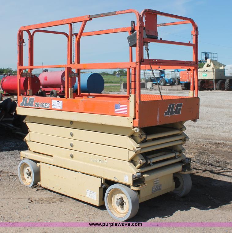 image for item H3553 2001 JLG 2646E2 scissor lift