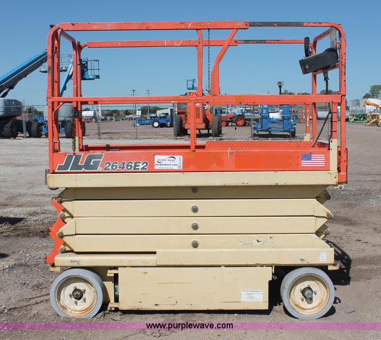image for item H3553 2001 JLG 2646E2 scissor lift
