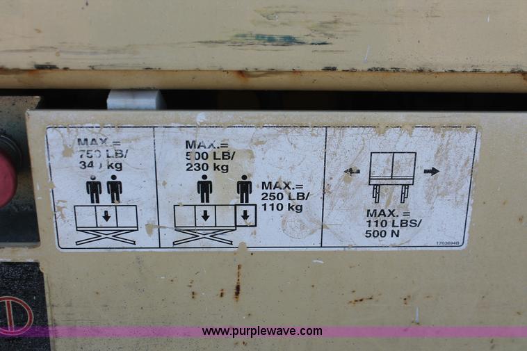 image for item H3553 2001 JLG 2646E2 scissor lift