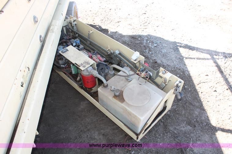 image for item H3553 2001 JLG 2646E2 scissor lift