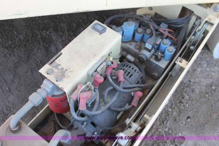 image for item H3553 2001 JLG 2646E2 scissor lift