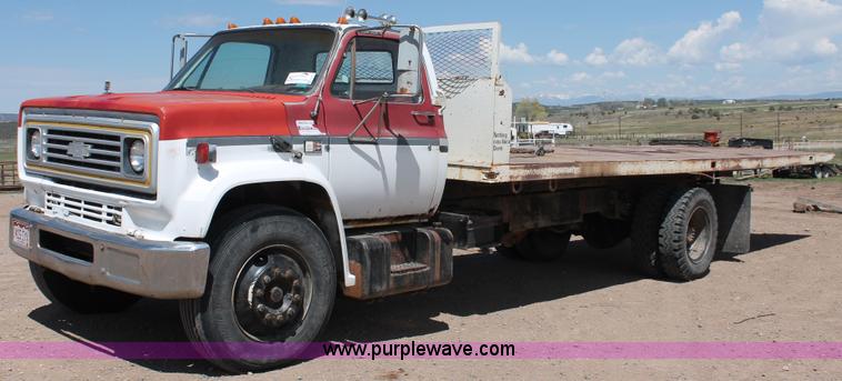 image for item H3574 1981 Chevrolet Kodiak D6500 rollback truck