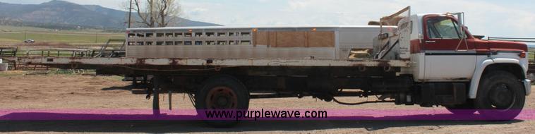 image for item H3574 1981 Chevrolet Kodiak D6500 rollback truck