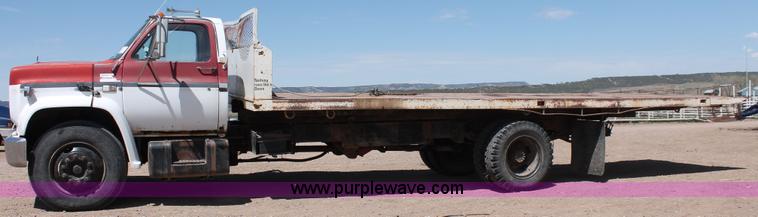 image for item H3574 1981 Chevrolet Kodiak D6500 rollback truck