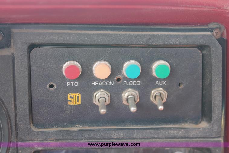 image for item H3574 1981 Chevrolet Kodiak D6500 rollback truck