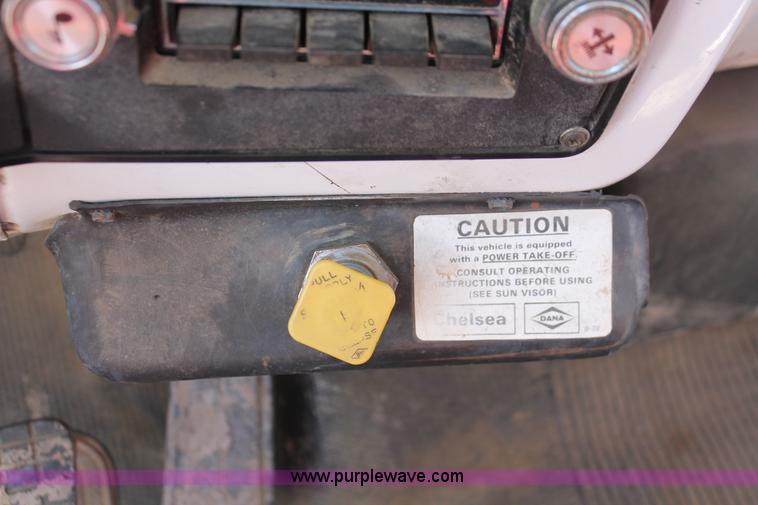 image for item H3574 1981 Chevrolet Kodiak D6500 rollback truck