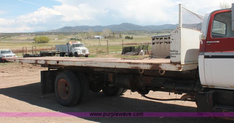 image for item H3574 1981 Chevrolet Kodiak D6500 rollback truck