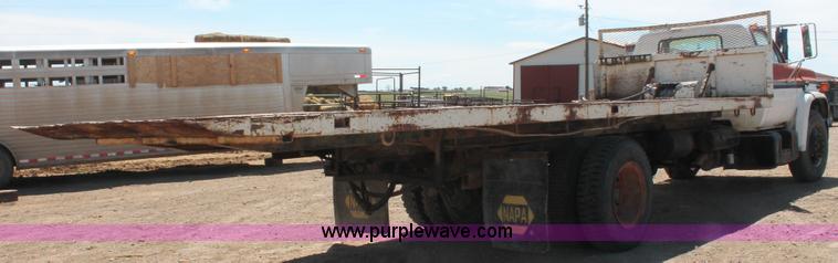 image for item H3574 1981 Chevrolet Kodiak D6500 rollback truck