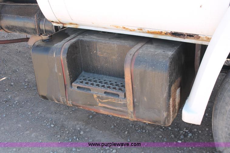 image for item H3574 1981 Chevrolet Kodiak D6500 rollback truck