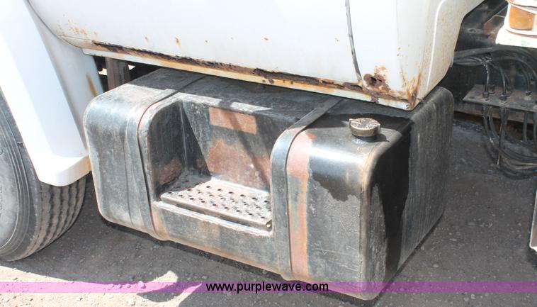 image for item H3574 1981 Chevrolet Kodiak D6500 rollback truck