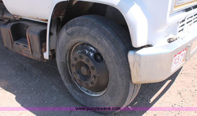 image for item H3574 1981 Chevrolet Kodiak D6500 rollback truck