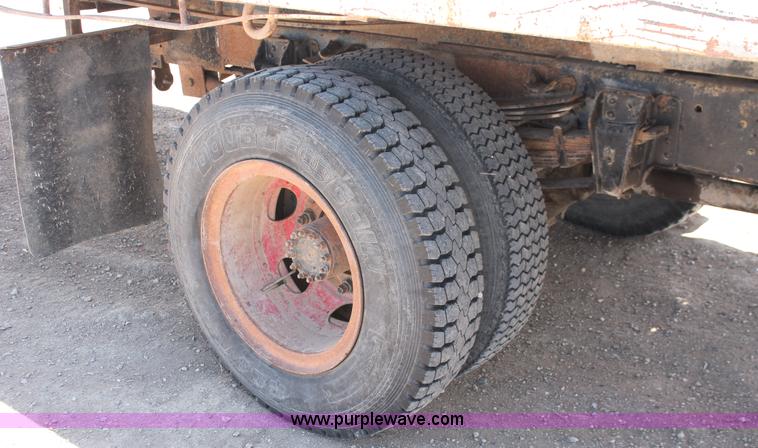 image for item H3574 1981 Chevrolet Kodiak D6500 rollback truck