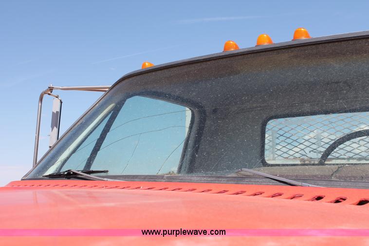 image for item H3574 1981 Chevrolet Kodiak D6500 rollback truck