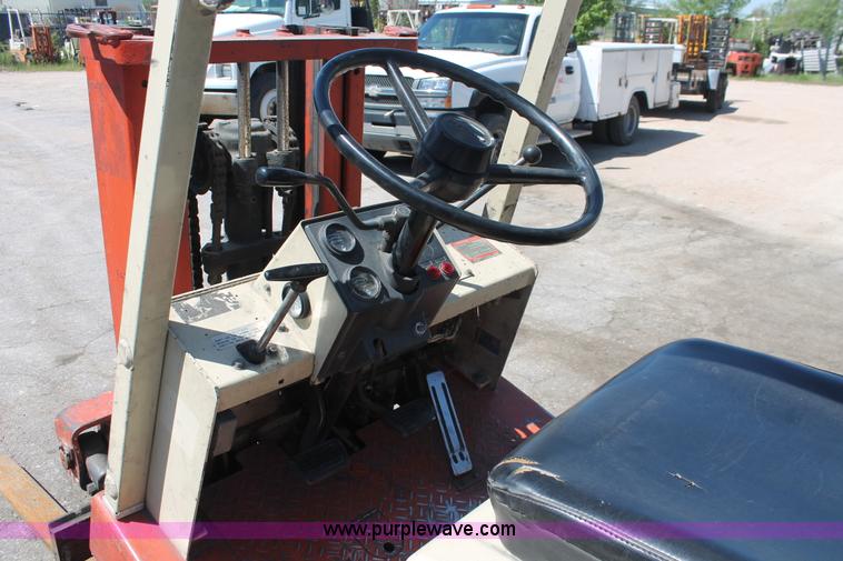 image for item H3595 Nissan 4000 forklift