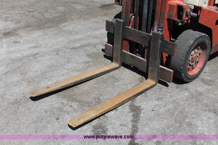 image for item H3595 Nissan 4000 forklift