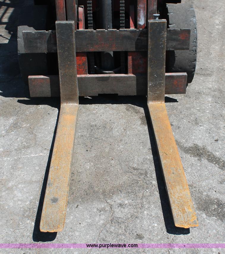 image for item H3595 Nissan 4000 forklift