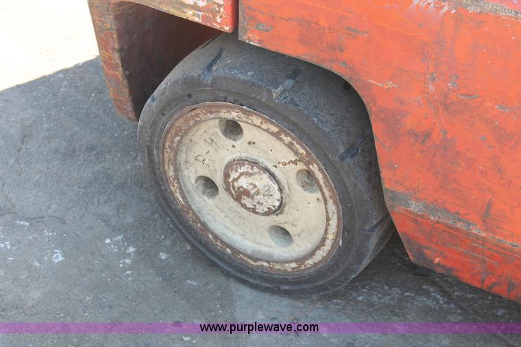 image for item H3595 Nissan 4000 forklift