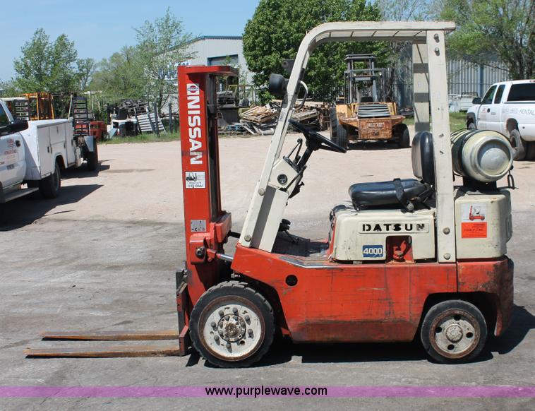 image for item H3596 Nissan Datsun 4000 forklift