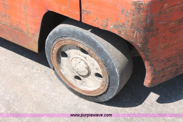 image for item H3596 Nissan Datsun 4000 forklift