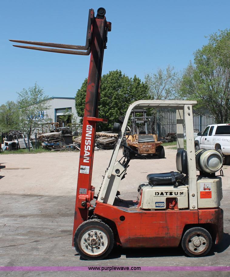 image for item H3596 Nissan Datsun 4000 forklift