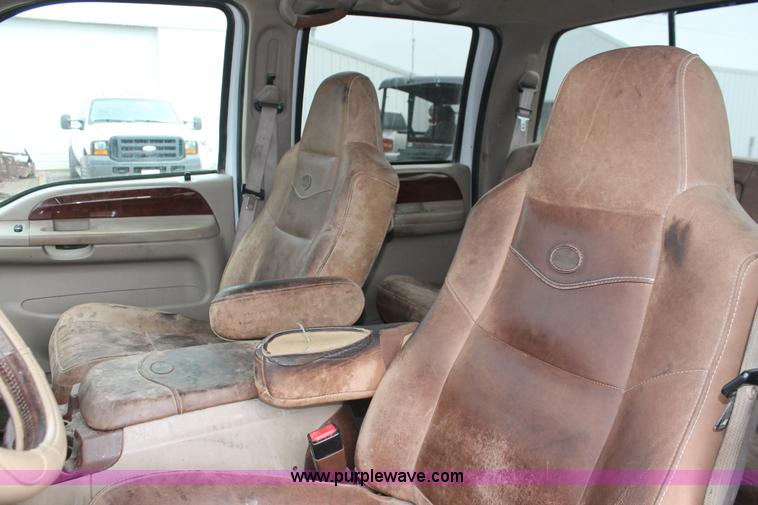 image for item H3675 2004 Ford F250 King Ranch Crew Cab pickup truck