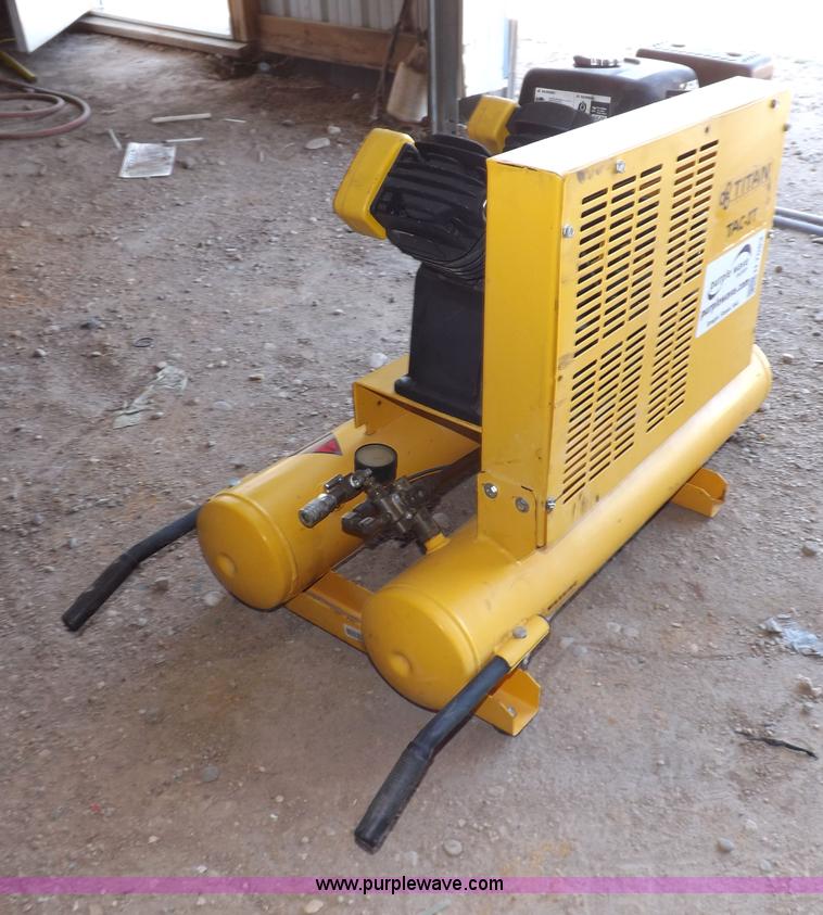 image for item H7083 Titan twin cylinder air compressor