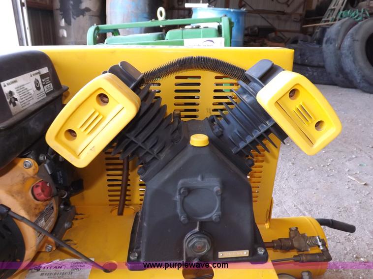 image for item H7083 Titan twin cylinder air compressor