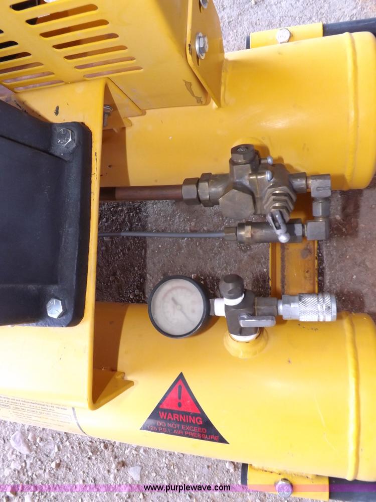 image for item H7083 Titan twin cylinder air compressor