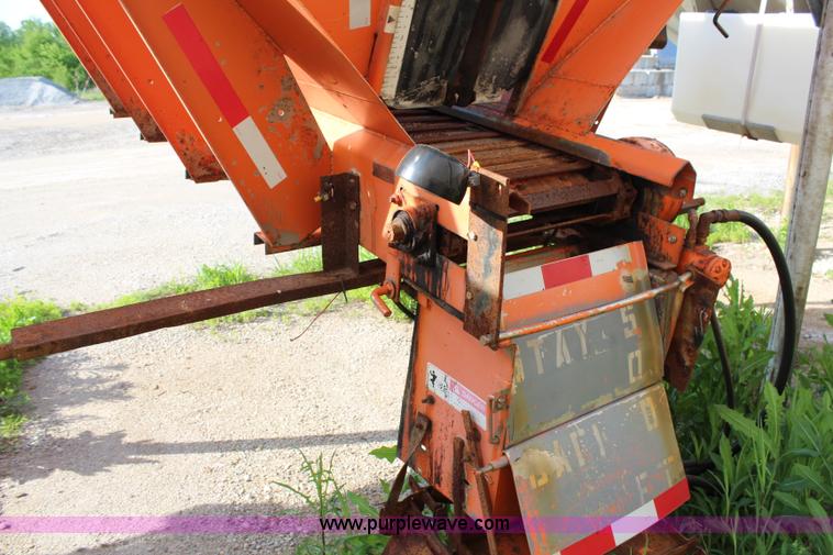 image for item X9423 Monroe stainless steel sand spreader