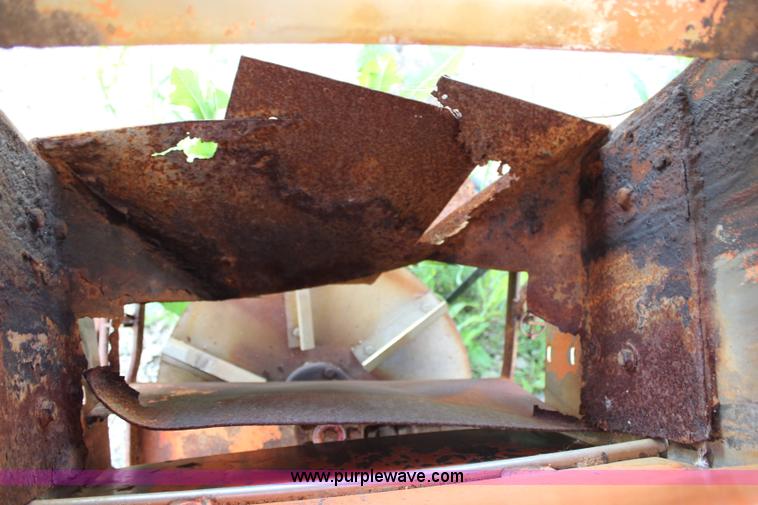 image for item X9423 Monroe stainless steel sand spreader