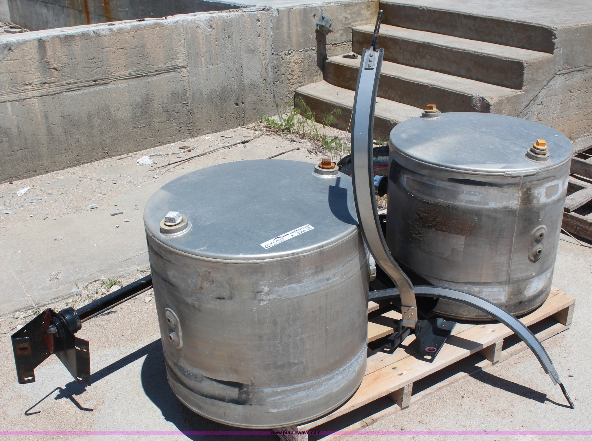 (2) 45 gallon aluminum hydraulic tanks in Manhattan, KS Item X9469