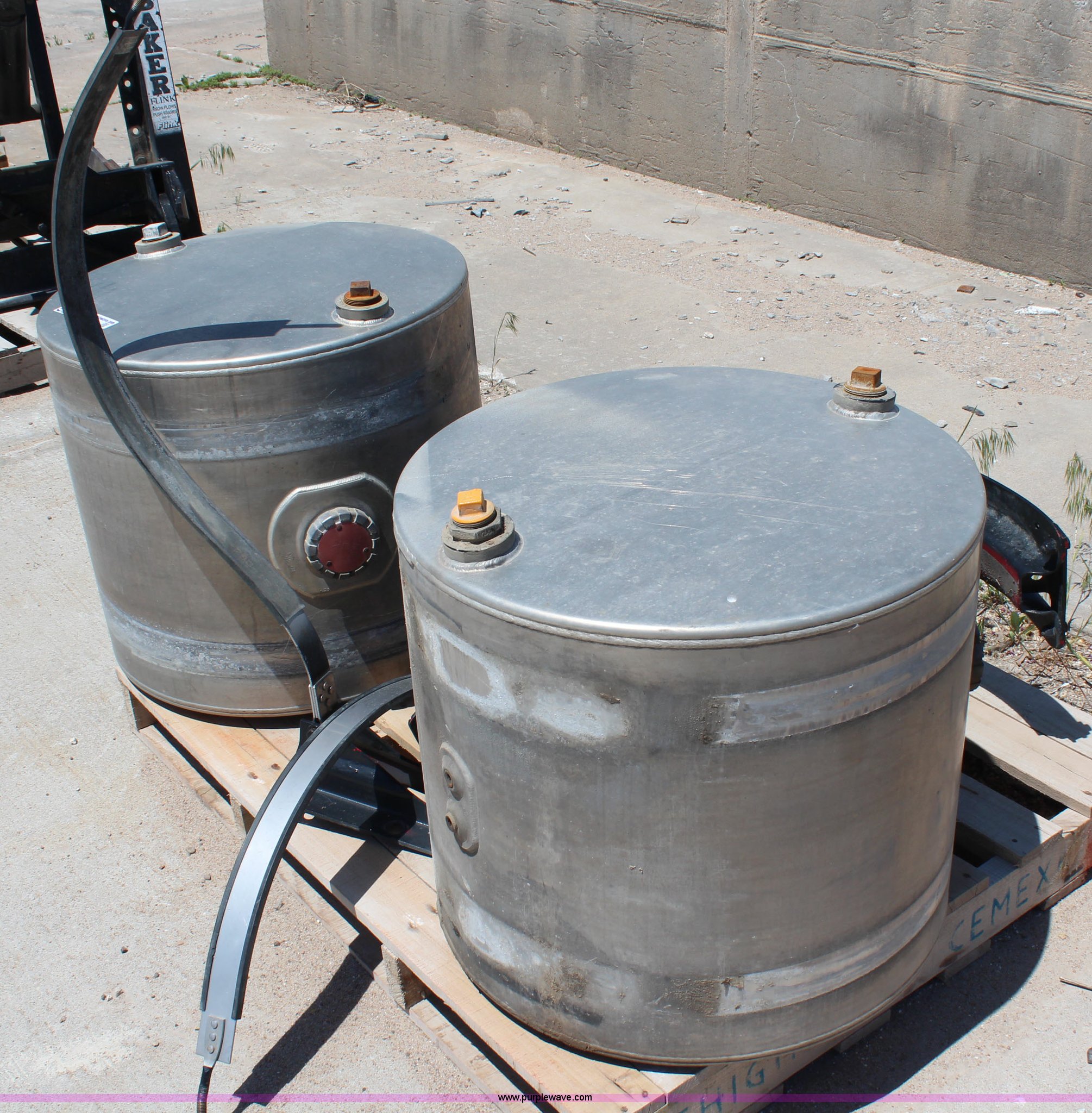 (2) 45 gallon aluminum hydraulic tanks in Manhattan, KS Item X9469
