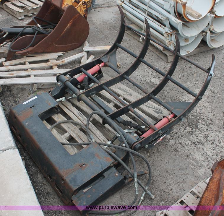 Sheyenne Tooling Co. and Mfg. twin cylinder grapple attachment in