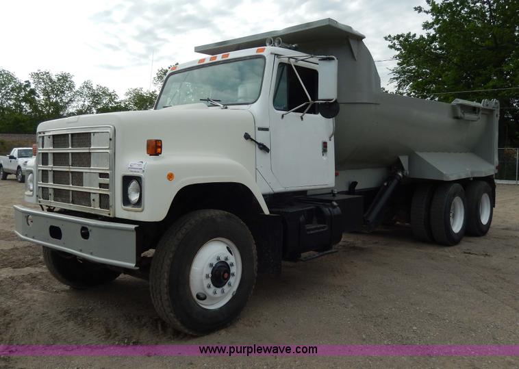 image for item D4790 1988 International F2554 barrel dump truck