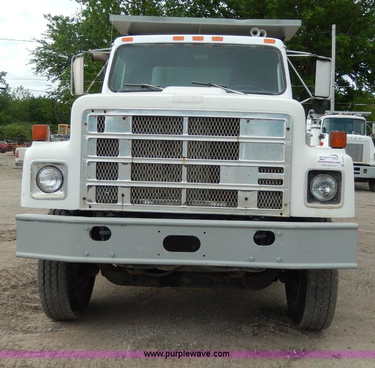 image for item D4790 1988 International F2554 barrel dump truck