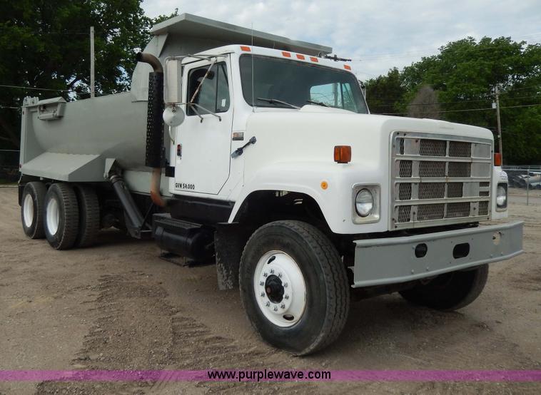 image for item D4790 1988 International F2554 barrel dump truck