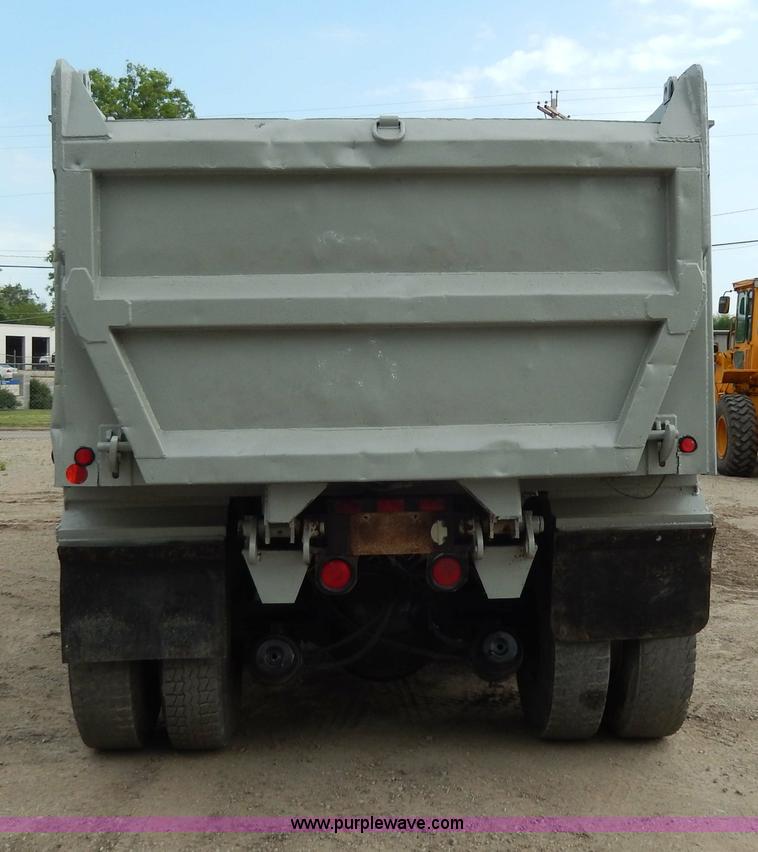 image for item D4790 1988 International F2554 barrel dump truck
