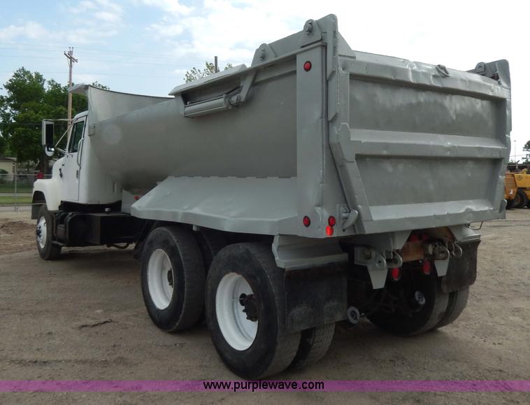 image for item D4790 1988 International F2554 barrel dump truck
